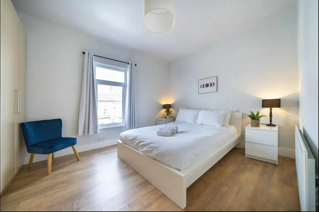 Cosy 2 Bedroom Town House Close To City Centre 贝尔法斯特