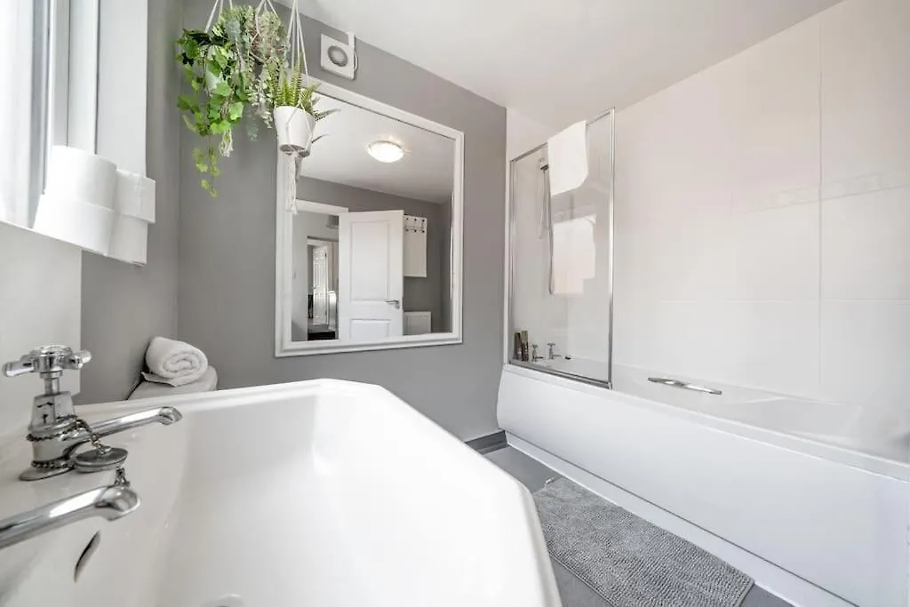 Cosy 2 Bedroom Town House Close To City Centre 贝尔法斯特 公寓