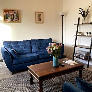 https://city-centre-two-bed-whole-apartment-with-parking.cardiffhotelswales.com